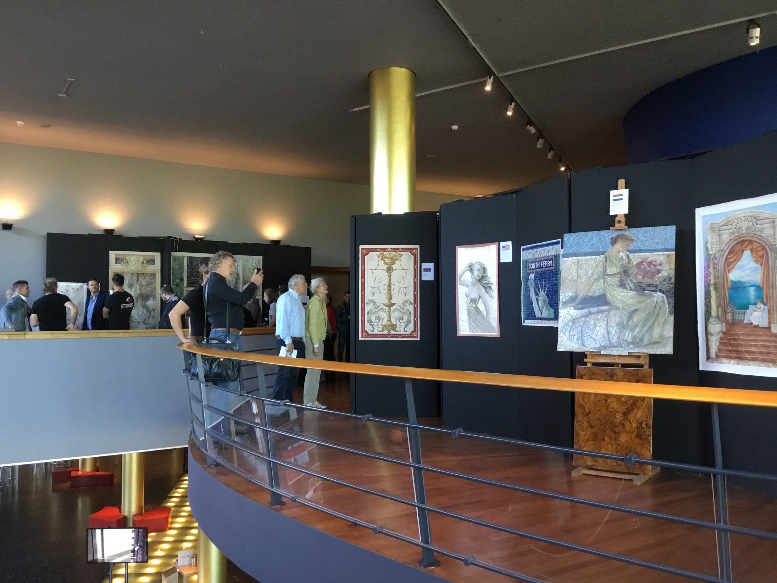 Thema Expositie met 100 kunstenaars van over de hele wereld. Thema; Ode aan Alma Tadema
