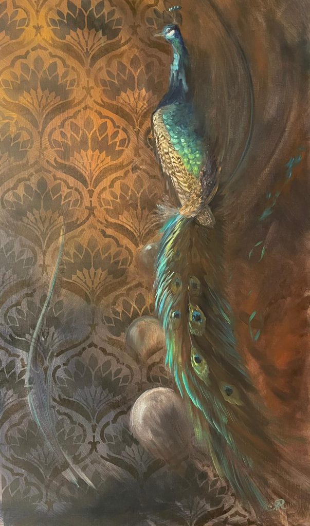 E peacock in front of wallpaper with feather structure.